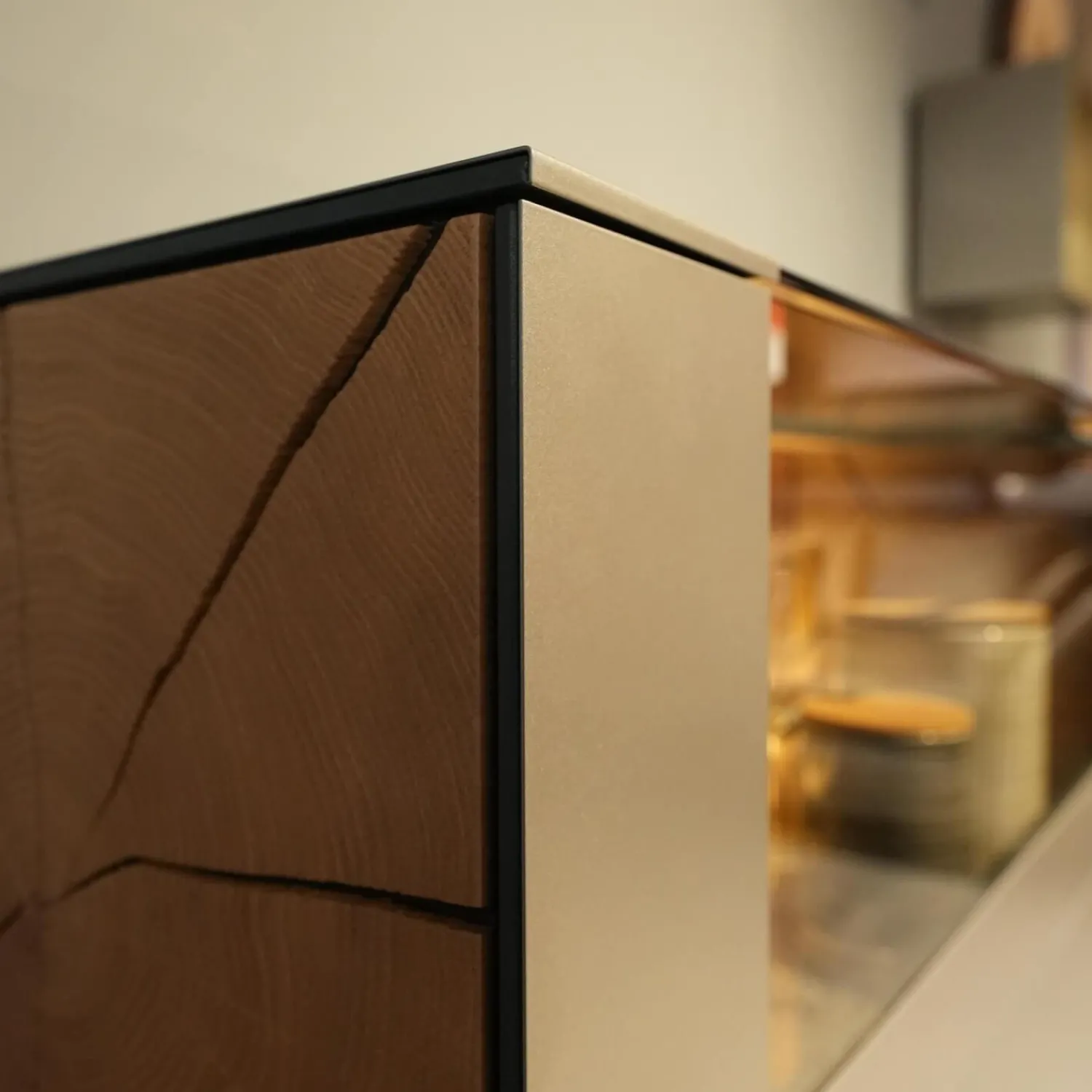 Hartmann Kommoden & Sideboards|Sideboard 418T Vara Kerneiche Umato Sägerau Gebürstet Titan Grau Mit Vitrine 9612 Beleuchtung Kufen 1045 Anthrazit