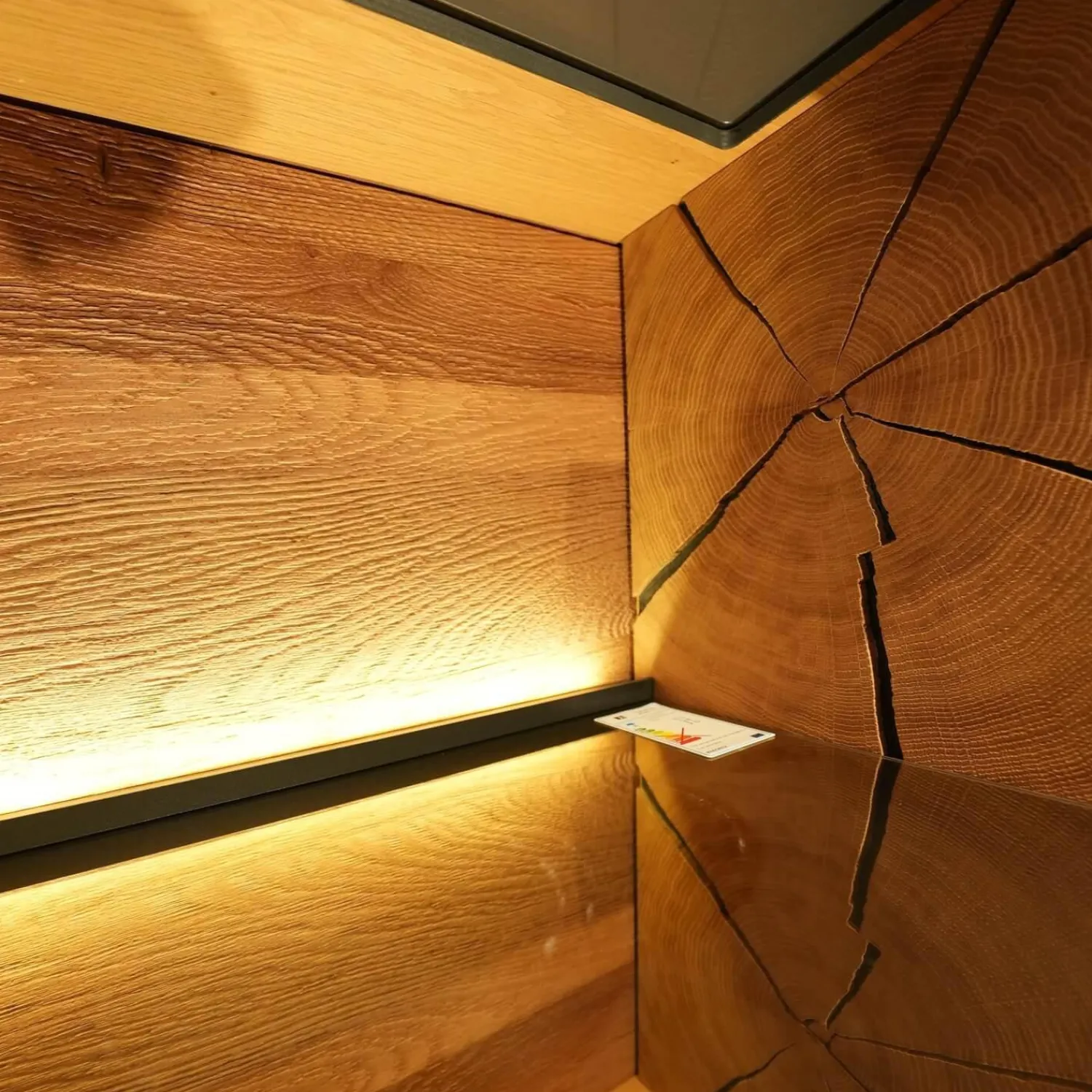 Hartmann Kommoden & Sideboards|Sideboard 418T Vara Kerneiche Umato Sägerau Gebürstet Titan Grau Mit Vitrine 9612 Beleuchtung Kufen 1045 Anthrazit