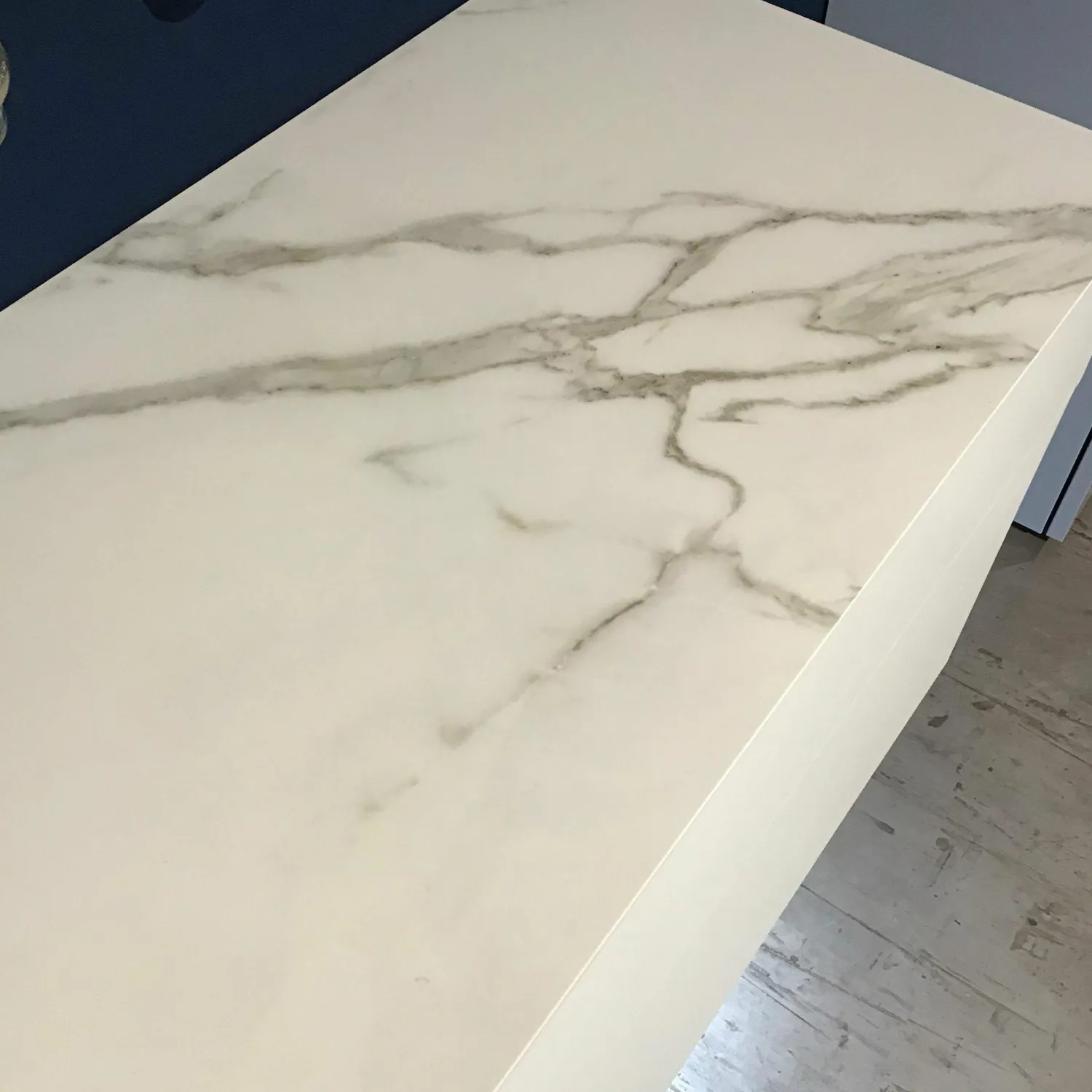 Hülsta Kommoden & Sideboards|Sideboard Tetrim 981003 Lack Weiß Abdeckplatte Keramik Calacatta Weiß Mit Wandboard Und Beleuchtung