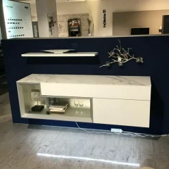 Hülsta Kommoden & Sideboards|Sideboard Tetrim 981003 Lack Weiß Abdeckplatte Keramik Calacatta Weiß Mit Wandboard Und Beleuchtung