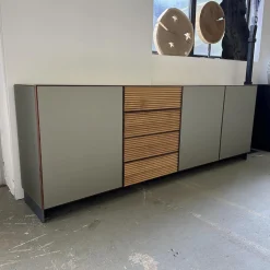 Scholtissek Kommoden & Sideboards|Sideboard Tratum Front Glas MO 137 Platin Matt Knorrige Eiche Natur Geölt Bareinteilung Links