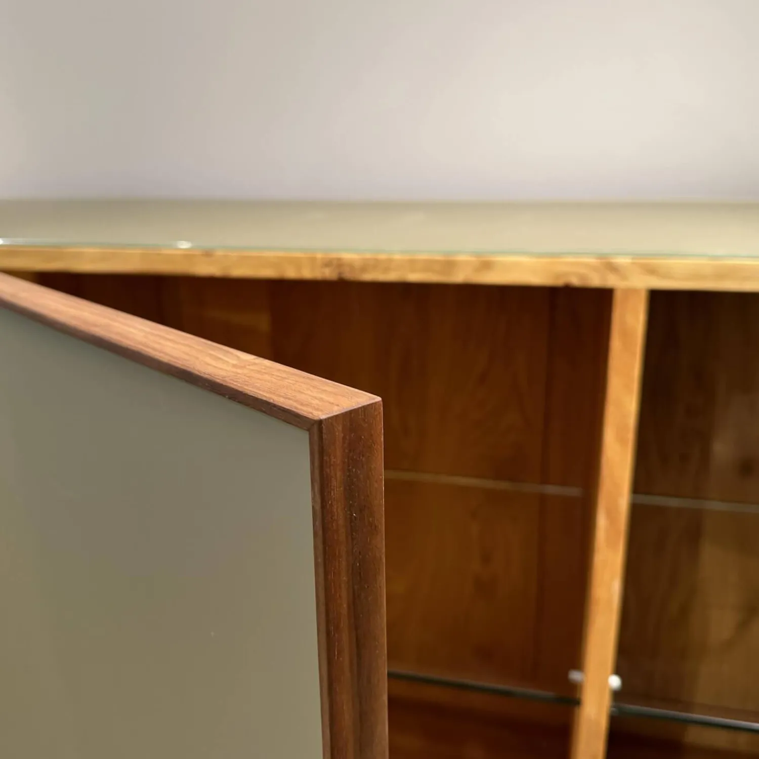 Scholtissek Kommoden & Sideboards|Sideboard Tratum Knorrige Eiche Massiv Floatglas Matt 137 Platin Grau Inklusive Bareinteilung Und Barfach Verspiegelt