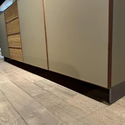 Scholtissek Kommoden & Sideboards|Sideboard Tratum Knorrige Eiche Massiv Floatglas Matt 137 Platin Grau Inklusive Bareinteilung Und Barfach Verspiegelt