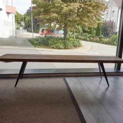 Scholtissek Bänke|Sitzbank Talio Knorrige Eiche Rustiko Geölt Inklusive Mittelfuge Harz Ausgegossen Gestell Edelstahl Schwalben Schwarz