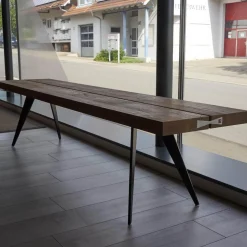 Scholtissek Bänke|Sitzbank Talio Knorrige Eiche Rustiko Geölt Inklusive Mittelfuge Harz Ausgegossen Gestell Edelstahl Schwalben Schwarz