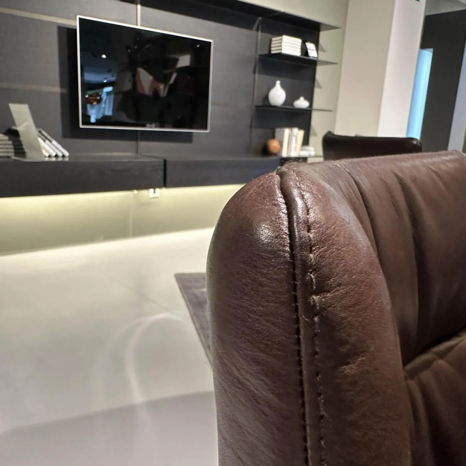 Girsberger Essgruppen|Sitzgruppe Stuhl Marel Und Bank Carim Leder Vitoria Ebony 2122 Dunkelbraun Braun Gestell Aluminium Schwarz