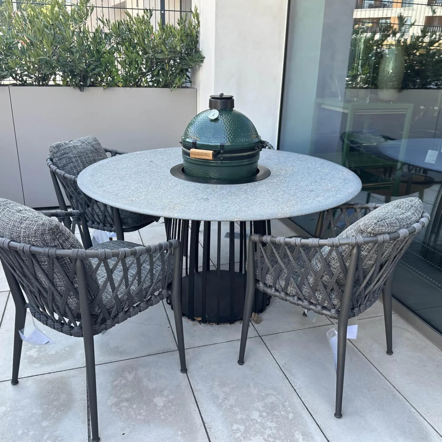 B&B Italia Essgruppen|Sitzgruppe Tisch Basket BC07 Porfido Verde Schwarz Grau Schwarz Stuhl Erica Geflecht Anthrazit Gestell Anthrazit Mit Grilltisch Bundle