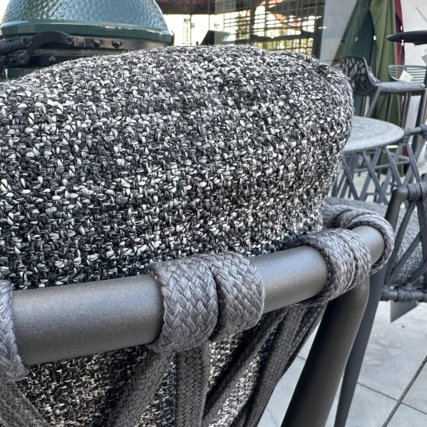 B&B Italia Essgruppen|Sitzgruppe Tisch Basket BC07 Porfido Verde Schwarz Grau Schwarz Stuhl Erica Geflecht Anthrazit Gestell Anthrazit Mit Grilltisch Bundle