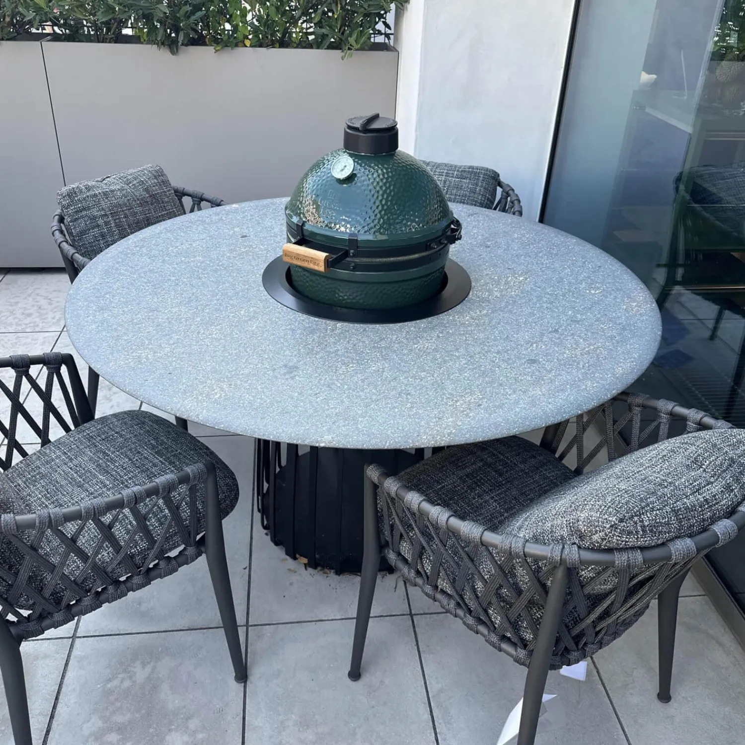 B&B Italia Essgruppen|Sitzgruppe Tisch Basket BC07 Porfido Verde Schwarz Grau Schwarz Stuhl Erica Geflecht Anthrazit Gestell Anthrazit Mit Grilltisch Bundle