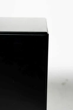 Behr Kommoden & Sideboards|Sockelkommode Menos Mattlack Pianoschwarz Griff Füße Alufarbig