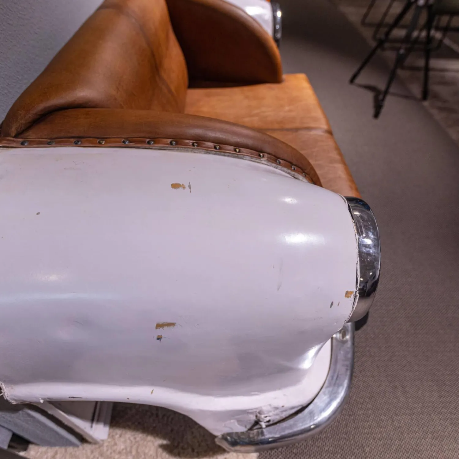 Eigene Herstellung 2-Sitzer-Sofas|Sofa 21688 Autoform Ambassador mit Scheinwerfern Leder/Metall weiß braun-rot Vintage