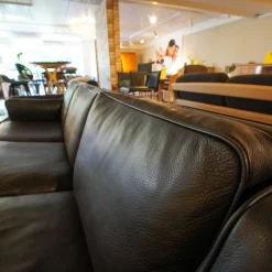 Grandt 3-Sitzer-Sofas|Sofa 74 Mass Bezug Leder Schwarz Gestell Mahagoni Gebeizt