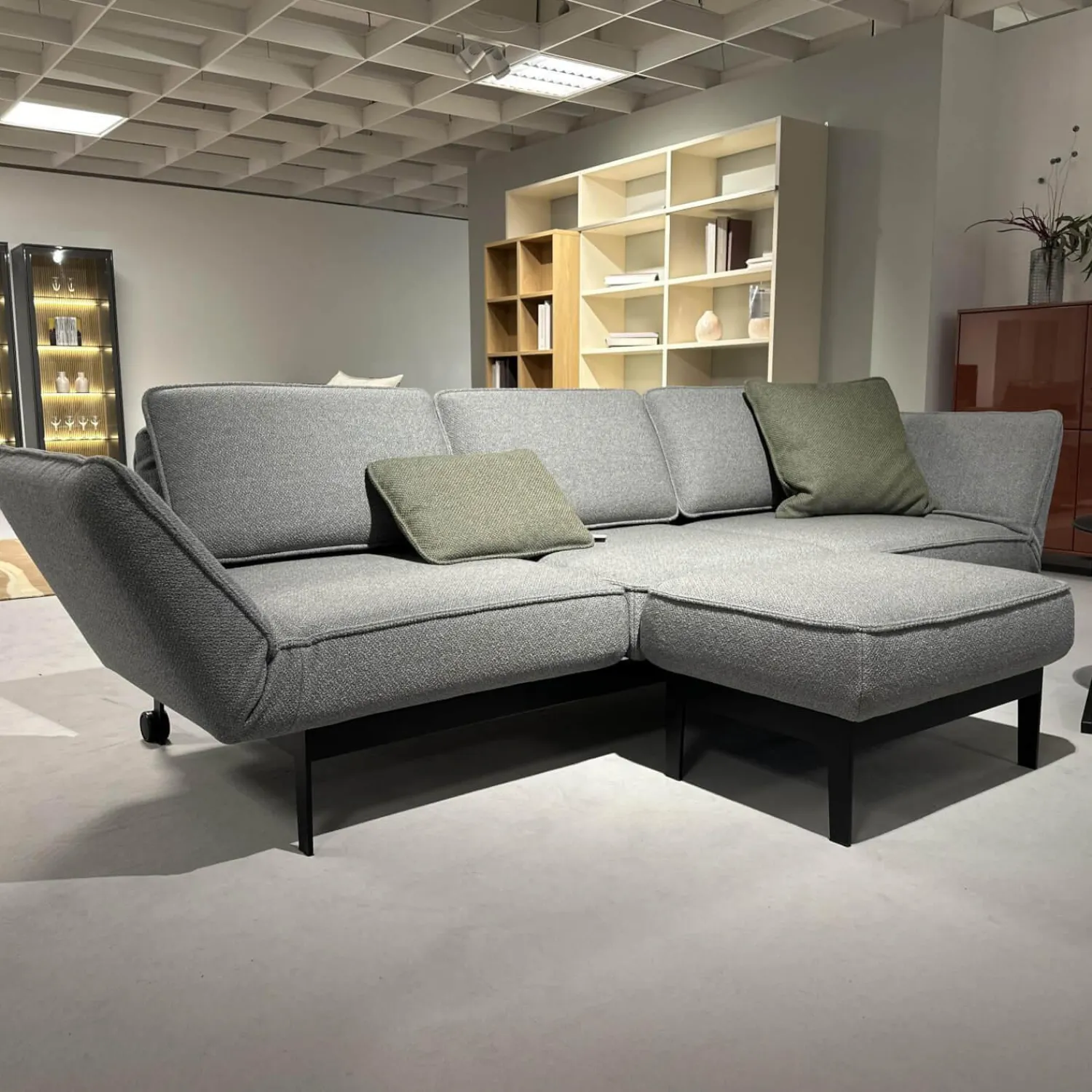 Rolf Benz 3-Sitzer-Sofas|Sofa 386 Mera Stoff 24 551 Umbragrau Gestell Stahl Verkehrsschwarz Pulverbeschichtet Inklusive Kissen