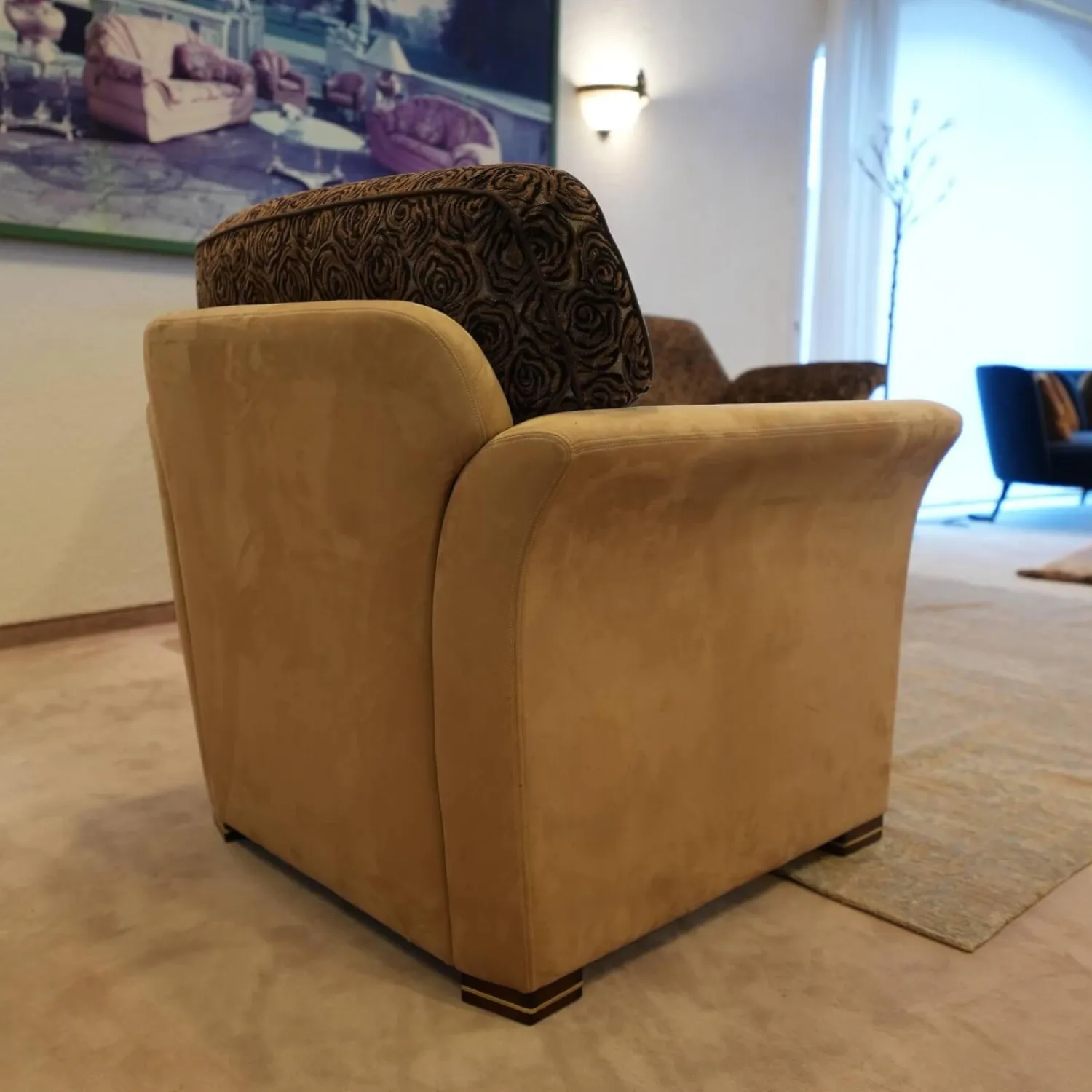 Finkeldei Polstergruppen|Sofa 2,5 sitzig und Sessel Batavia 619 Bezug Dunkelbraun Dunkelbeige Füße Nussbaum dunkel