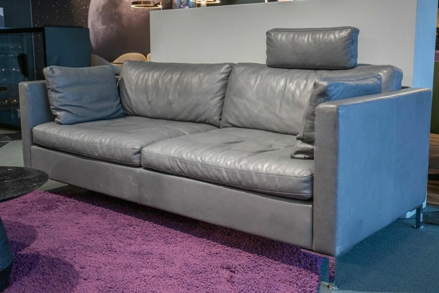 Brühl 2-Sitzer-Sofas|Sofa Alba Leder Lama 5669-95 Grau Füße Metall Verchromt mit Kopfstütze