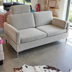 Brühl 2-Sitzer-Sofas|Sofa Alba M Stoff 3637 Beige Grau Fuß Chrom Glänzend Mit Integrierten Kopfstützen