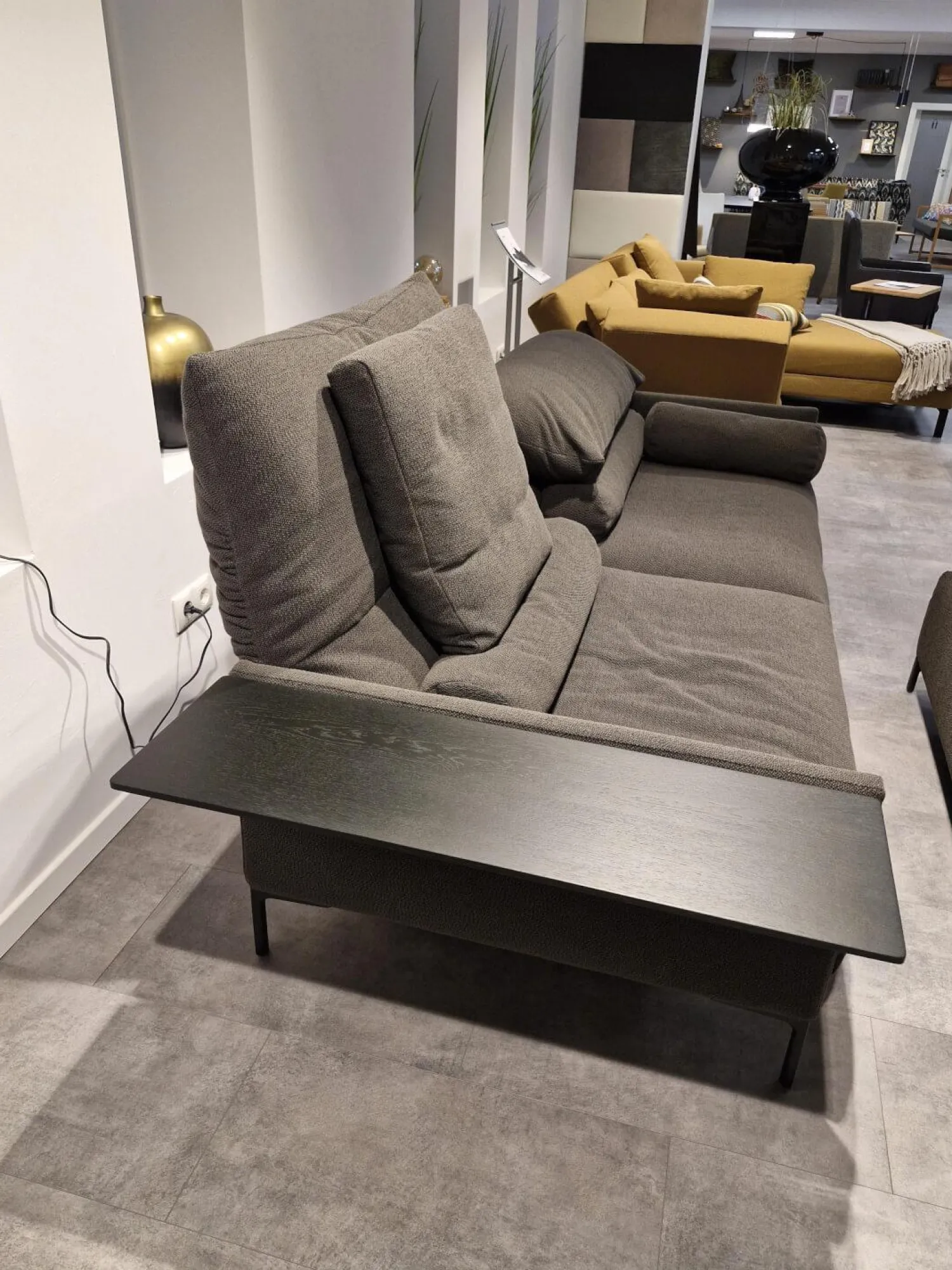 COR 2-Sitzer-Sofas|Sofa Avalanche Stoff 8078 Tabak Anthrazit Füße Schwarz Feinstruktur Inklusive Hocker