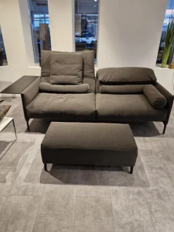 COR 2-Sitzer-Sofas|Sofa Avalanche Stoff 8078 Tabak Anthrazit Füße Schwarz Feinstruktur Inklusive Hocker