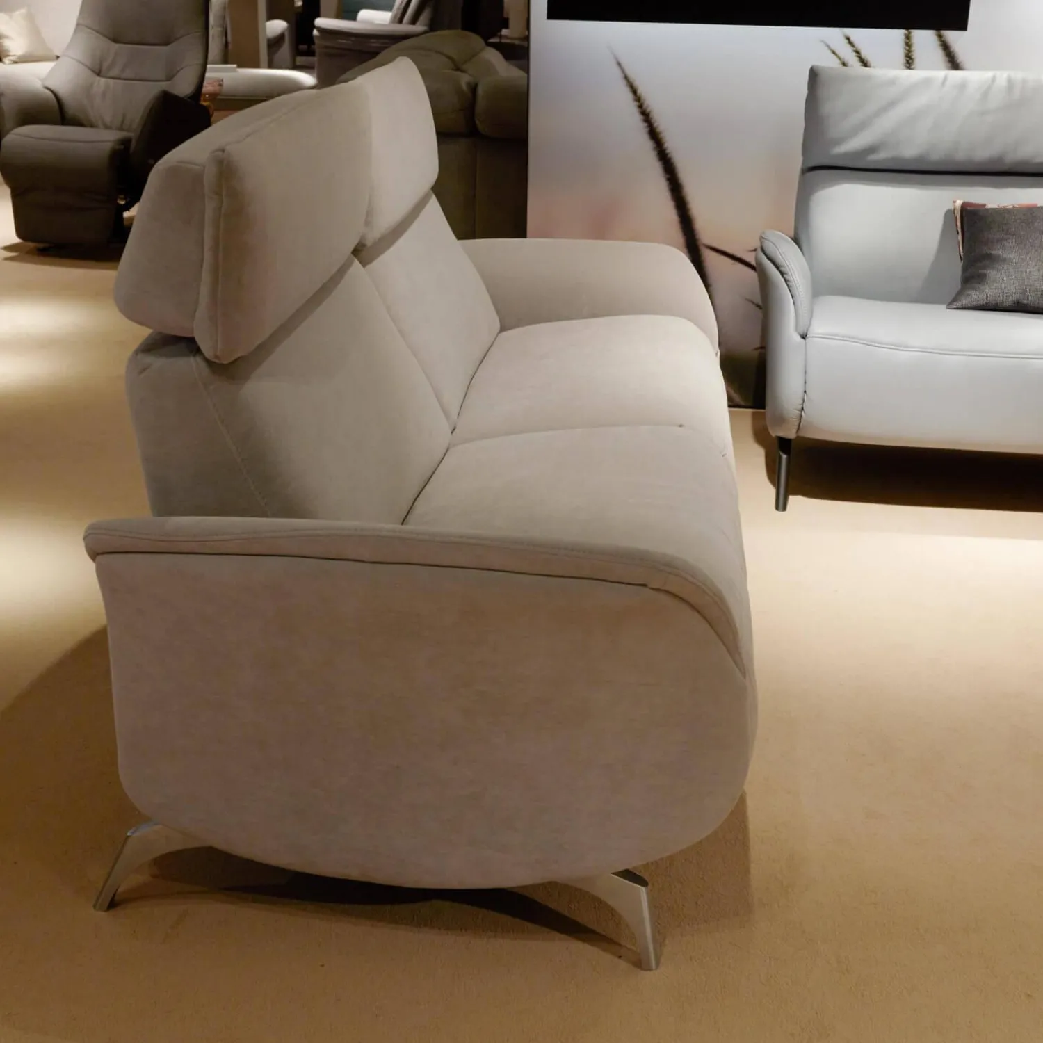 himolla 2-Sitzer-Sofas|Sofa Boston 4171 Stoff Novano Cloud Grau Metallfüße Edelstahloptik Kopfteil Höhenverstellbar Mit Lendenkissen