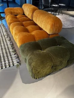 B&B Italia 2-Sitzer-Sofas|Sofa Camaleonda Stoff Enia Curry Orange Füße Massivholz Inklusive Hocker Stoff Enia Olivgrün Grün Und Beistelltisch Turm