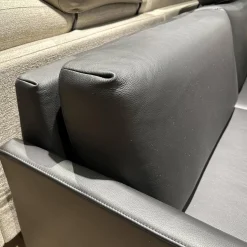Rolf Benz 2-Sitzer-Sofas|Sofa Cara 009 In Leder 38.110 Verkehrschwarz Schwarz Niedriges Rückenkissen Sitzkomfort Classic Mit Kopfstütze Und Kissen