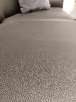 Rolf Benz 2-Sitzer-Sofas|Sofa Cara Leder 38 110 Verkehrsschwarz Schwarz Metallspange Stahl Pulverbeschichtet Schwarz Inklusive Niedriger Kopfstütze