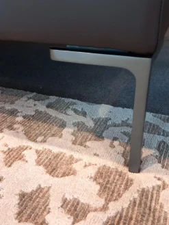 B&B Italia 2-Sitzer-Sofas|Sofa Charles Leder Gamma Schiefer Braun Grau Füße Nickel Bronzefarben Lackiert Inklusive 2 Rückenkissen