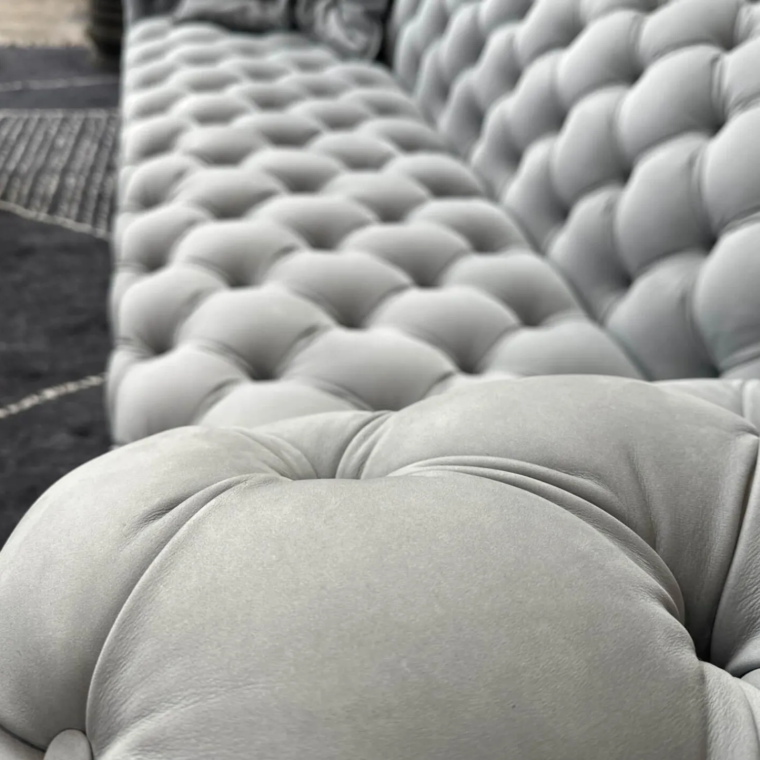 Baxter 3-Sitzer-Sofas|Sofa Chester Moon Leder A Kashmir Ciment Grau Füße Buche Gefärbt Wenge Inklusive Kissen Slim