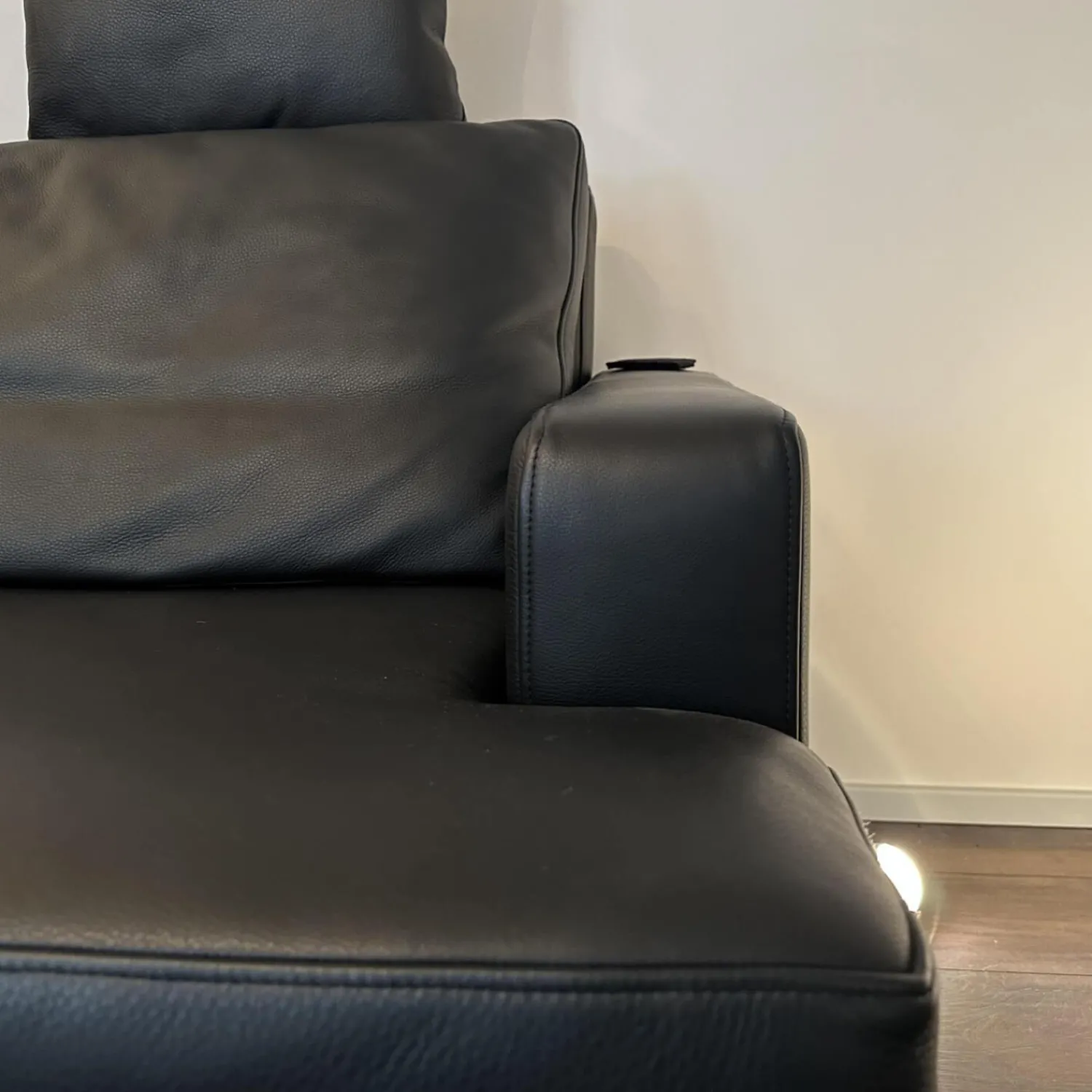 FSM 2-Sitzer-Sofas|Sofa Clarus Leder Schwarz Füße Schwarz Inklusive Fußstützen Und Kopfstützen