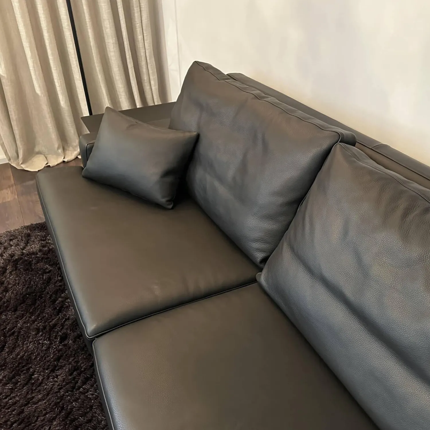 FSM 2-Sitzer-Sofas|Sofa Clarus Leder Schwarz Füße Schwarz Inklusive Fußstützen Und Kopfstützen