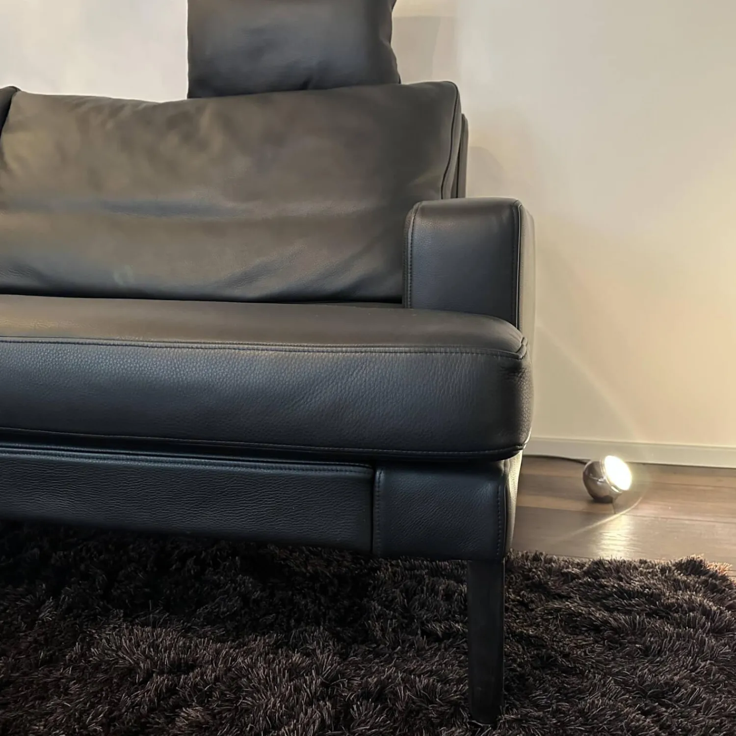 FSM 2-Sitzer-Sofas|Sofa Clarus Leder Schwarz Füße Schwarz Inklusive Fußstützen Und Kopfstützen