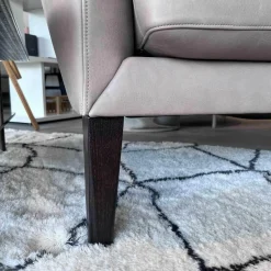 Bielefelder Werkstätten 2-Sitzer-Sofas|Sofa Coco Reines Anilin Leder Java Basalt Füsse Holz Wengefarbig Gebeizt