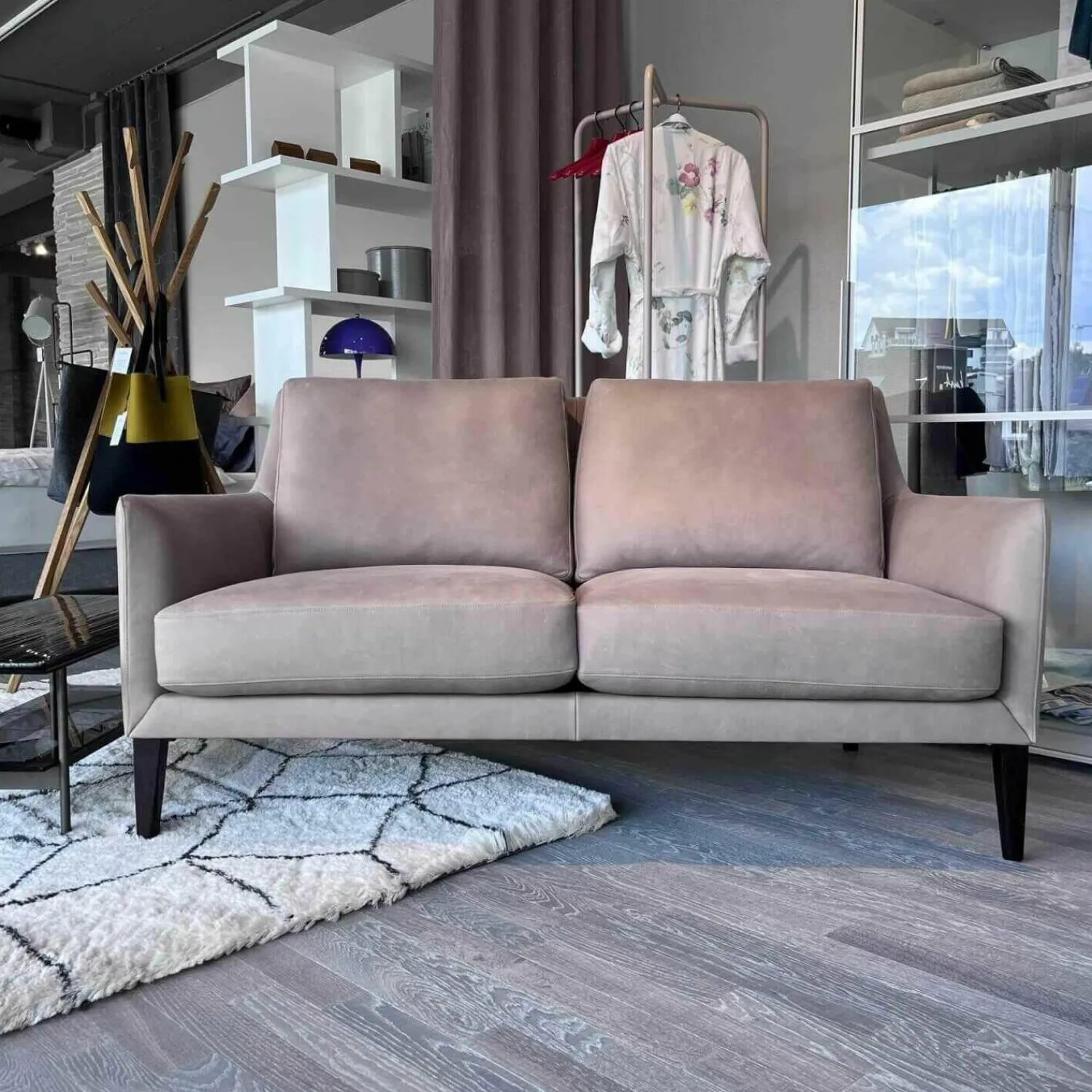 Bielefelder Werkstätten 2-Sitzer-Sofas|Sofa Coco Reines Anilin Leder Java Basalt Füsse Holz Wengefarbig Gebeizt