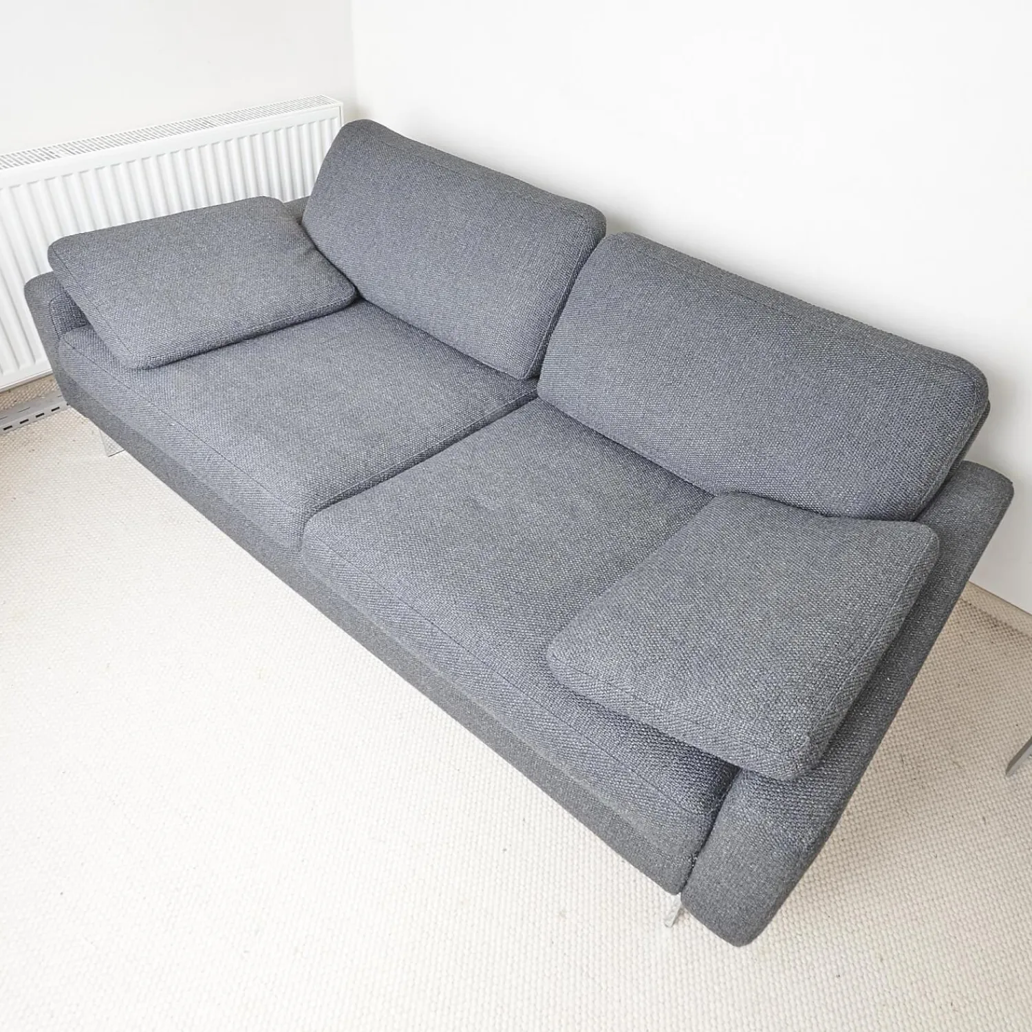 COR 2-Sitzer-Sofas|Sofa Conseta Bezug Stoff 5010 Anthrazit Schmalfuß Chrom Bodenfrei Inklusive 2 Kissen