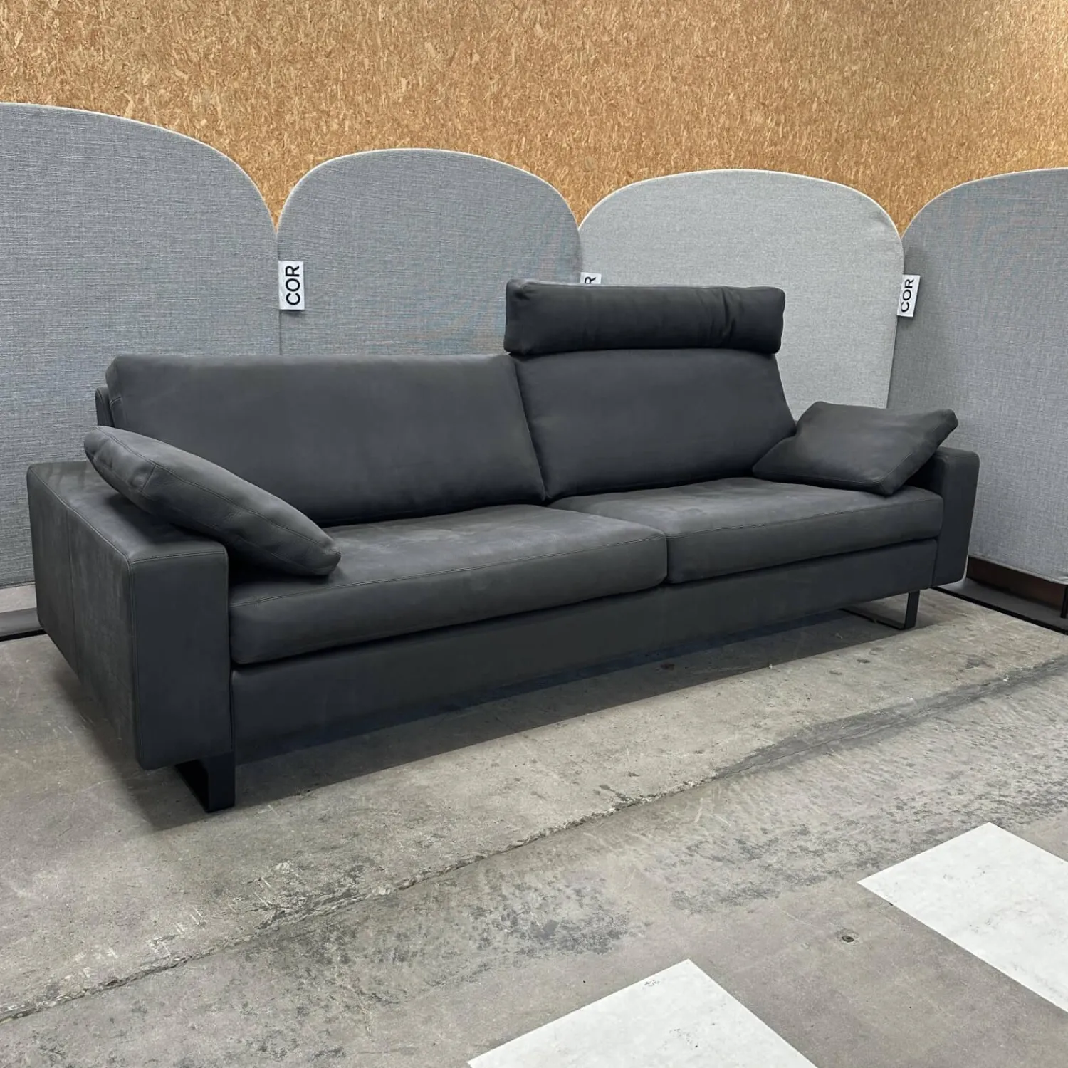 COR 2-Sitzer-Sofas|Sofa Conseta Leder 423 Schwarz Gestell Metallkufen Schwarz Pulverbeschichtet Inklusive Kissen