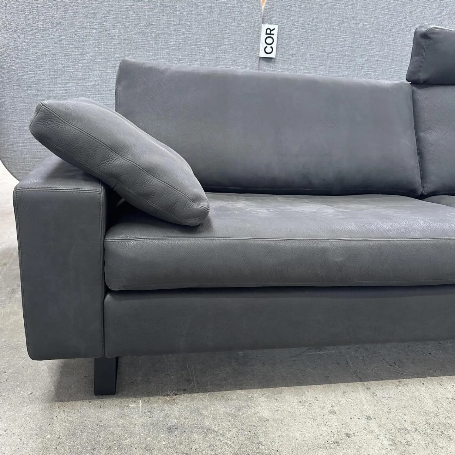COR 2-Sitzer-Sofas|Sofa Conseta Leder 423 Schwarz Gestell Metallkufen Schwarz Pulverbeschichtet Inklusive Kissen