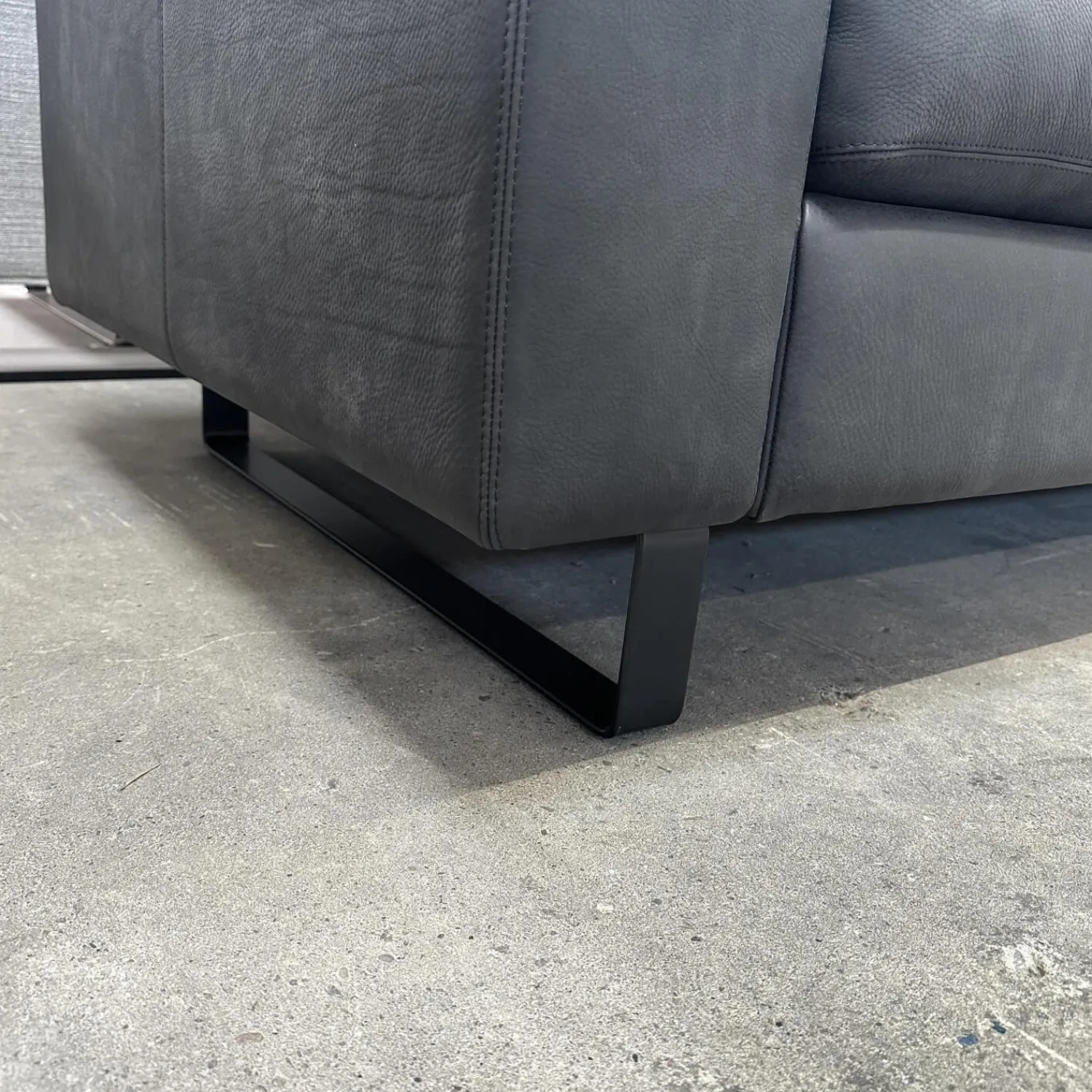 COR 2-Sitzer-Sofas|Sofa Conseta Leder 423 Schwarz Gestell Metallkufen Schwarz Pulverbeschichtet Inklusive Kissen