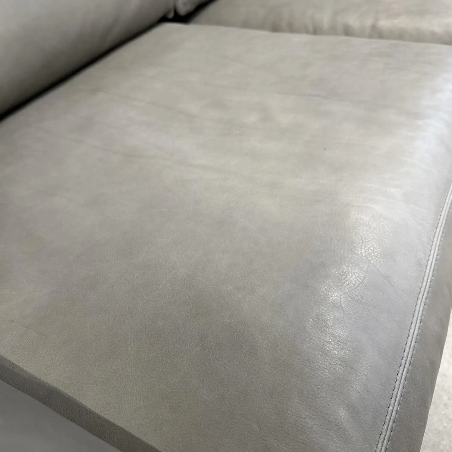 COR 2-Sitzer-Sofas|Sofa Conseta Leder Puro 911 Schlamm Grau Braun Metallkufen Schwarzchrom Inklusive 2 Armlehnkissen
