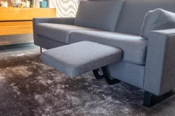 COR Polstergruppen|2-Sitzer-Sofas|Sofa Conseta Stoff 10068 Asphalt Grau Bodenfrei Metallkufen Schwarz Pulverbeschichtet Mit Armlehnen Und Kopfstütze
