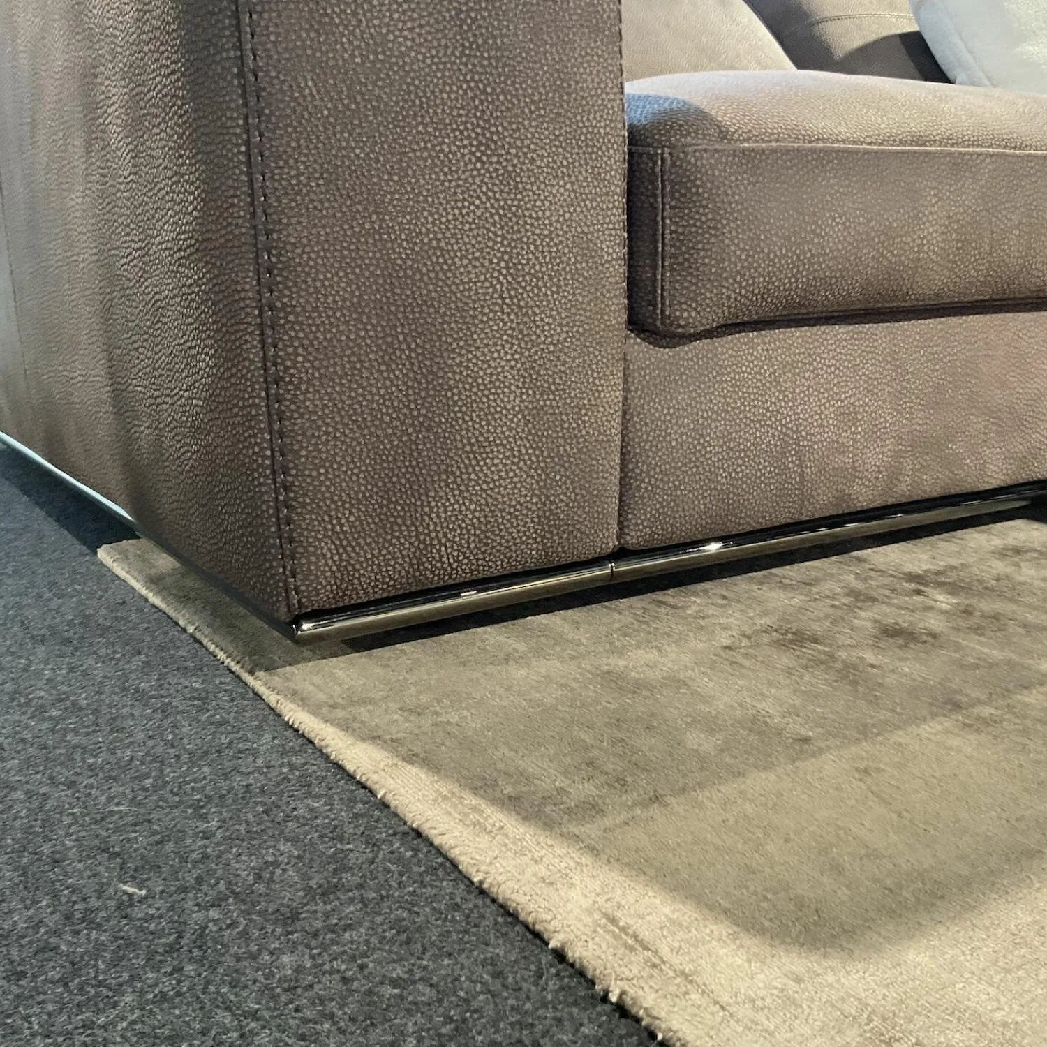 Cierre 3-Sitzer-Sofas|2-Sitzer-Sofas|Sofa Dolcevita Leder 4 Piumone Vintage Grigio Graubeige Gestell Metall Verchromt Schwarz