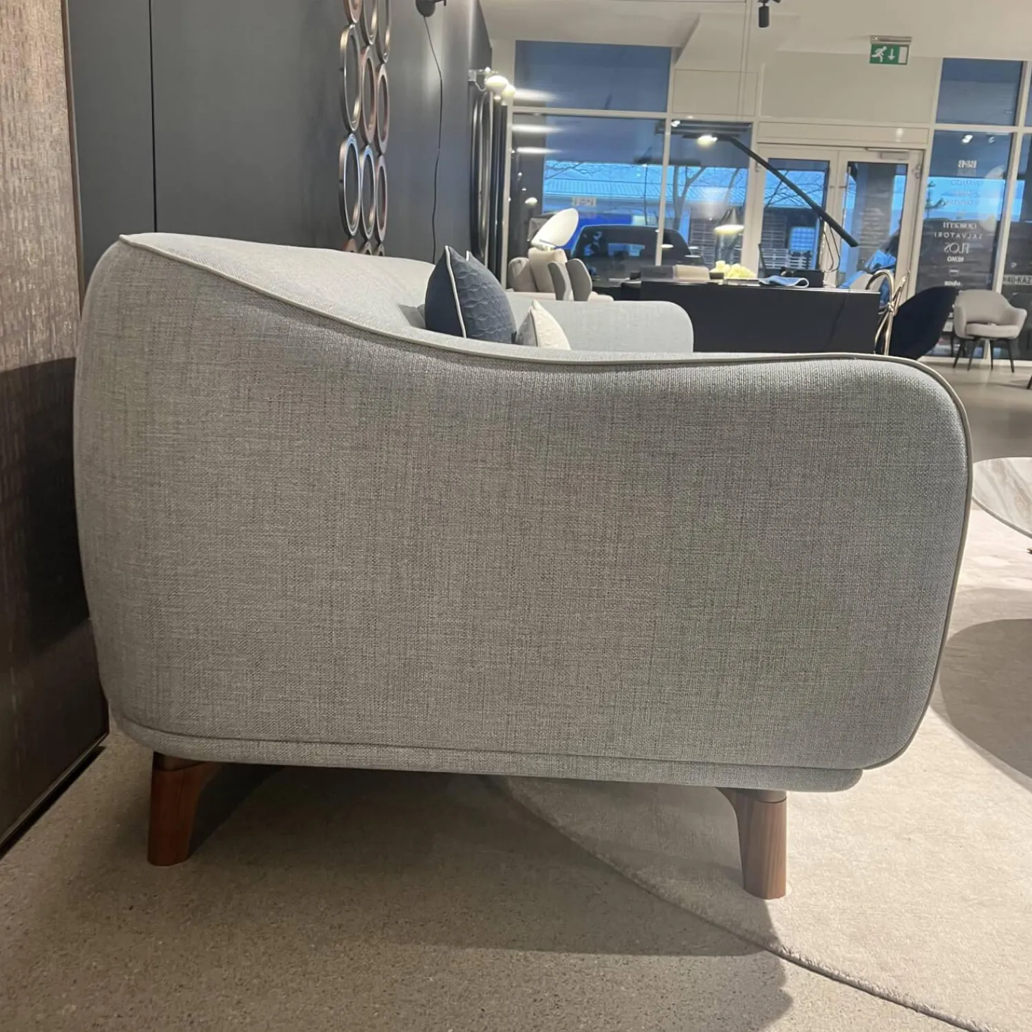 Giorgetti 2-Sitzer-Sofas|Sofa Drive Stoff D Cielo 6356 Blau mit 2 Kissen