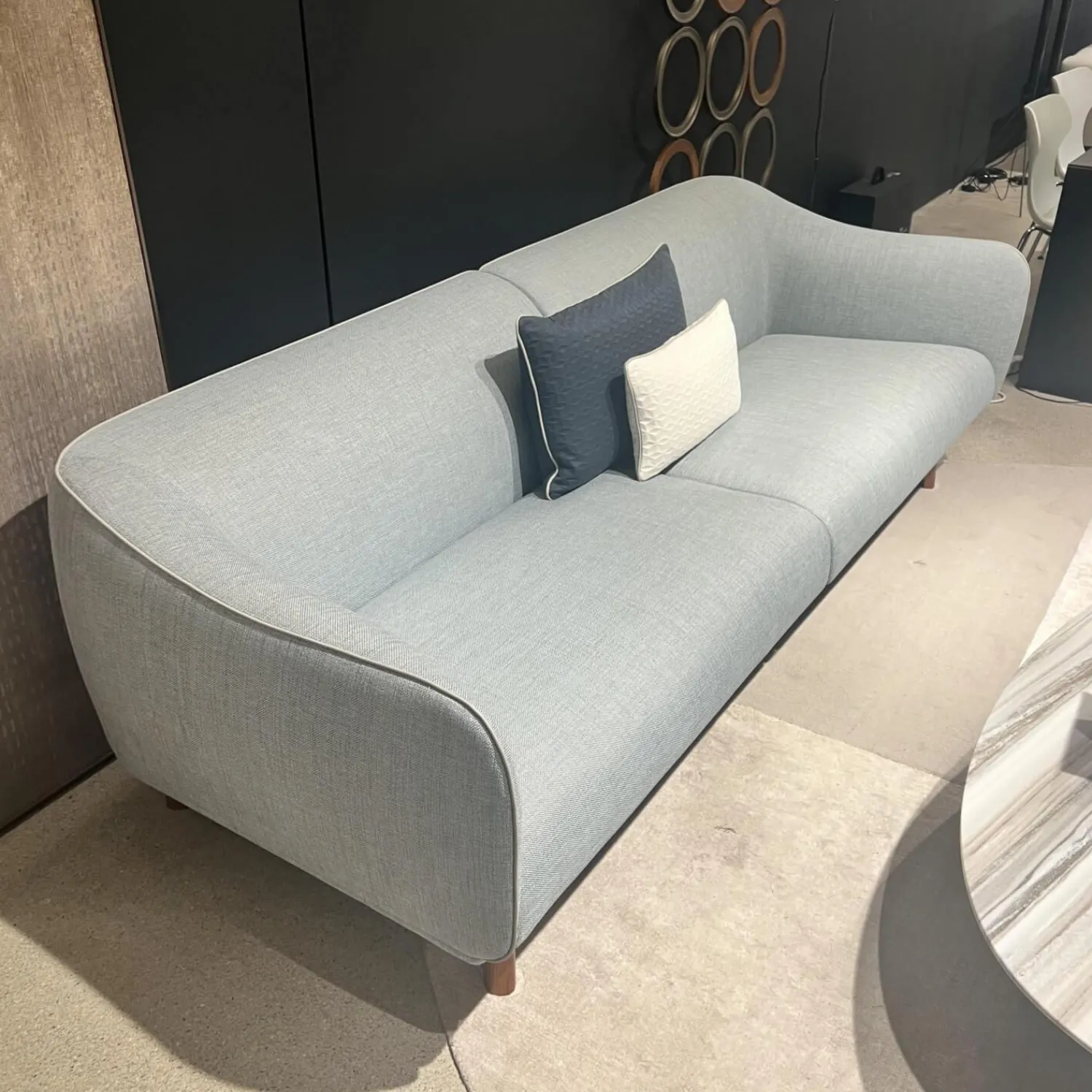 Giorgetti 2-Sitzer-Sofas|Sofa Drive Stoff D Cielo 6356 Blau mit 2 Kissen