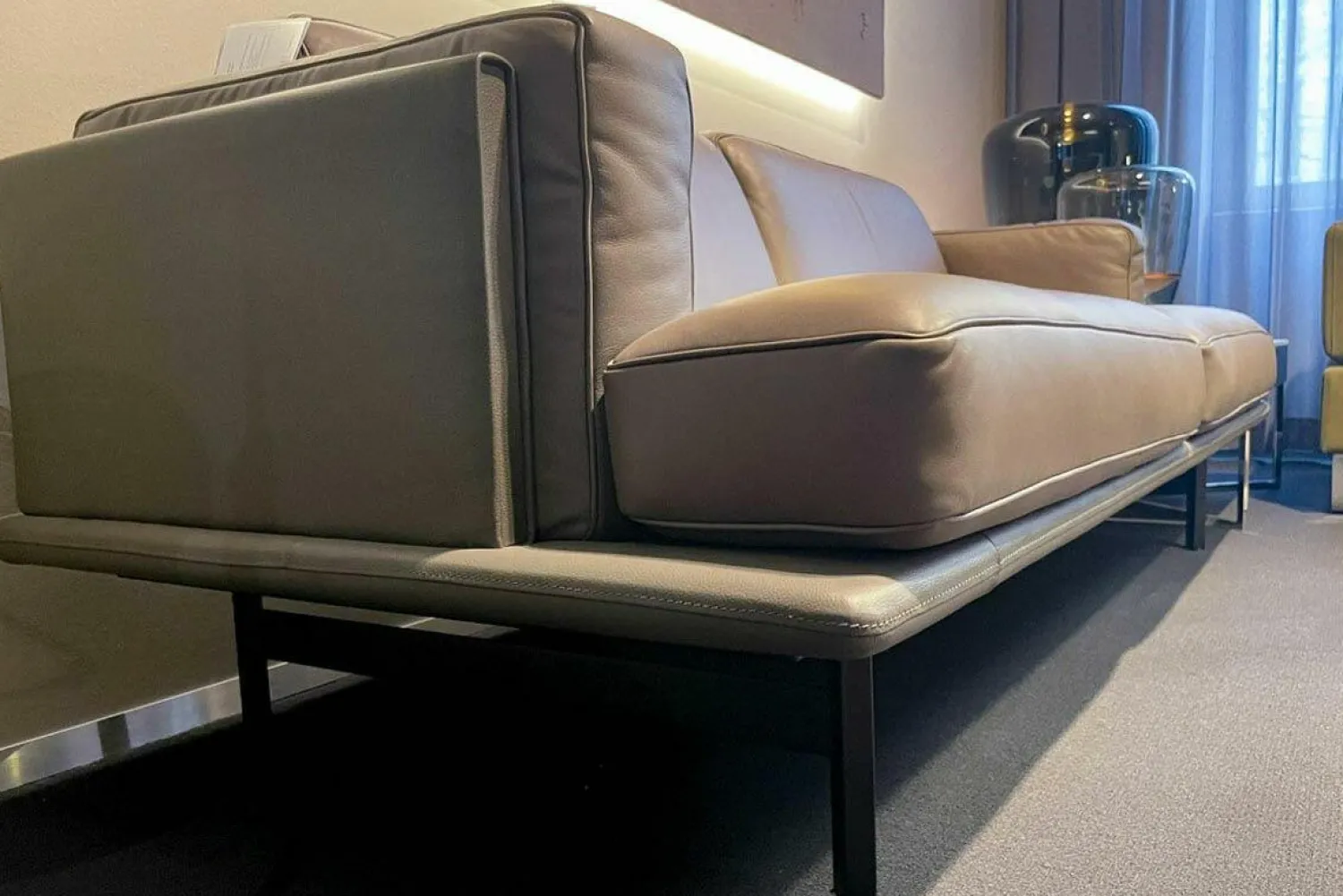 De Sede 3-Sitzer-Sofas|Sofa DS 175/23 Rahmen Und Korpus Leder Select 2418 Taupe Grau Sitz Leder Touch 2517 Taupe Grau Stahlkufen Schwarz Matt