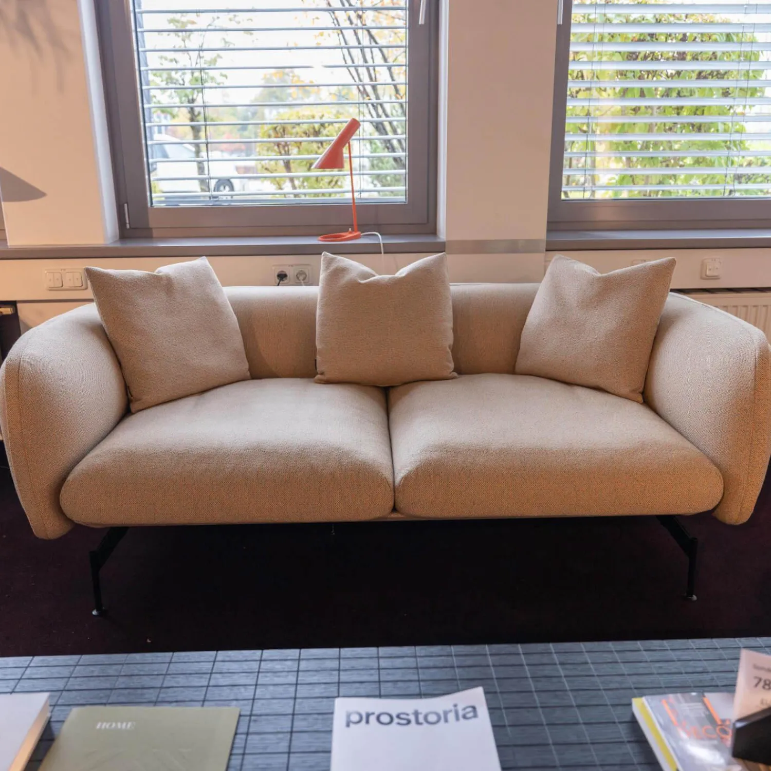 Prostoria 2-Sitzer-Sofas|Sofa Echo Bezug Stoff Mica Melba Grau Gestell Metall Schwarz