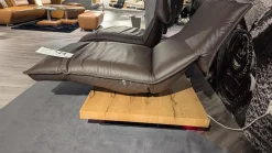 Koinor 2-Sitzer-Sofas|Sofa Edit 2 Leder D Dolce Cola Grau Braun Plateau 2 Balkeneiche Furniert Geölt Mit LED Beleuchtung Und Soundsystem