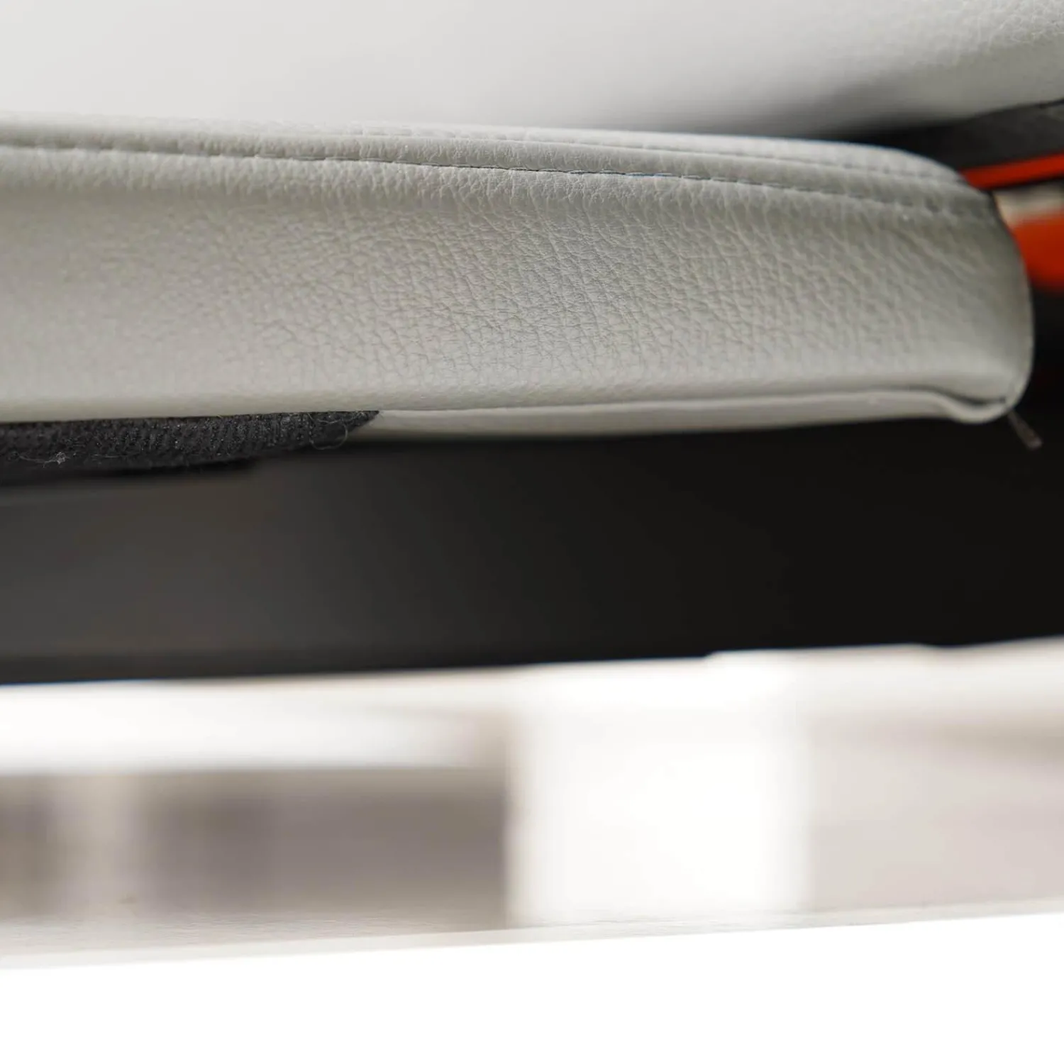 Rolf Benz 2-Sitzer-Sofas|Sofa Ego F011 Bezug Leder 40.308 Schiefergrau Gussfuß Aluminium Poliert Inklusive 1 Kissen