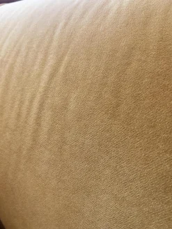 Raum.Freunde 2-Sitzer-Sofas|Sofa Hedda Stoff Classic Velvet 16 Yellow Gelb Füße Kunststoff Schwarz