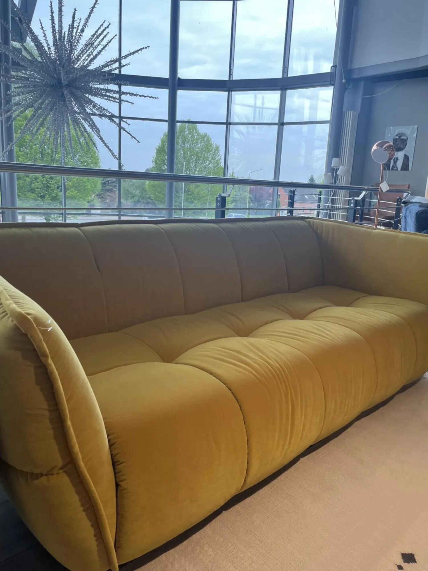 Raum.Freunde 2-Sitzer-Sofas|Sofa Hedda Stoff Velvet 16 Yellow Gelb Füße Kunststoff Schwarz