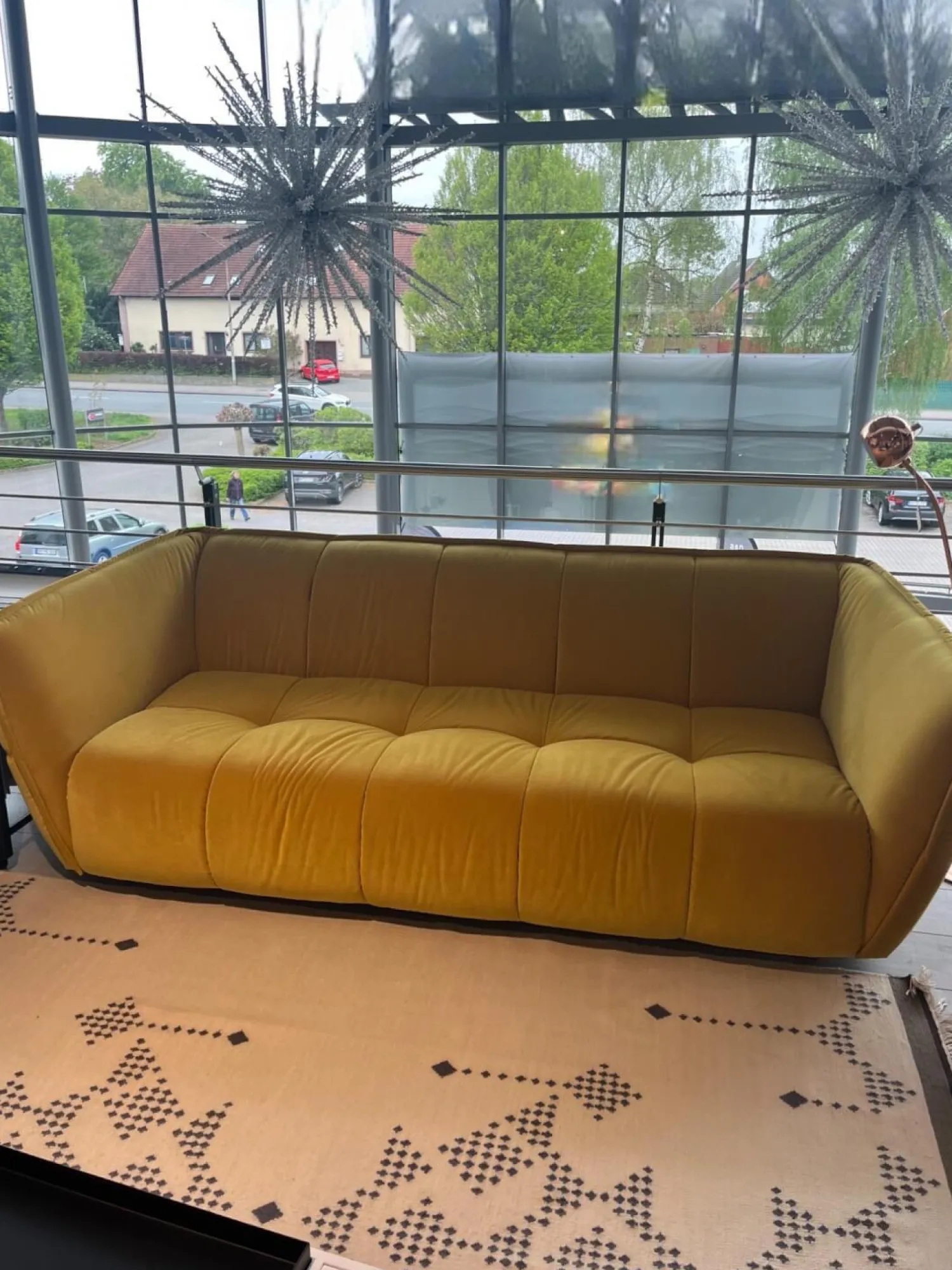 Raum.Freunde 2-Sitzer-Sofas|Sofa Hedda Stoff Velvet 16 Yellow Gelb Füße Kunststoff Schwarz
