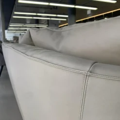 Walter Knoll 2-Sitzer-Sofas|Sofa Ishino Elen Leder 1391 Linen Grün Sockel Schwarz Lackiert